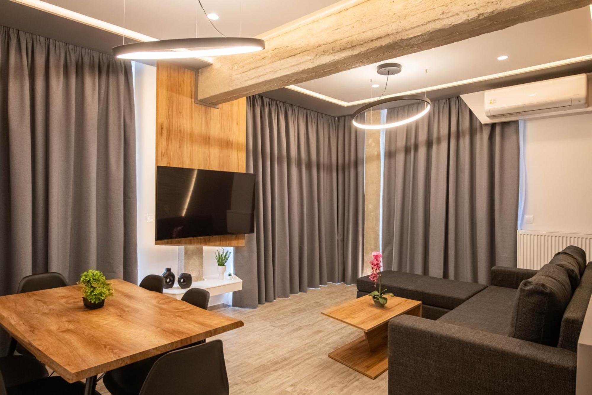 Skia Luxury Living Above The Walls เทสซาโลนิกิ ภายนอก รูปภาพ
